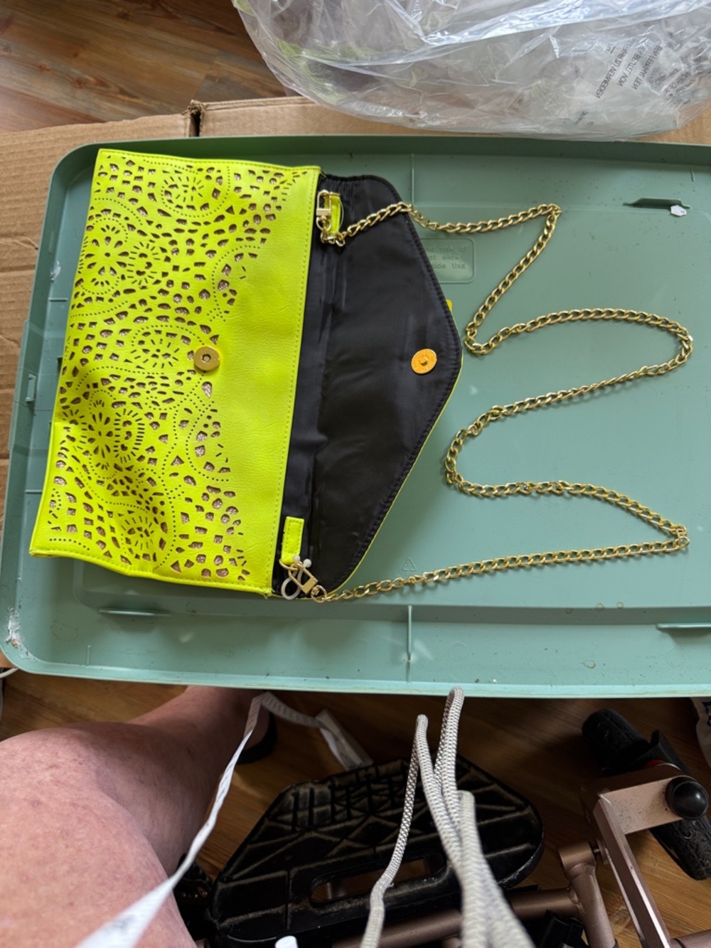 NWOT- PURSE BRIGHT yellow/green  W/Lattice Work and gold backing